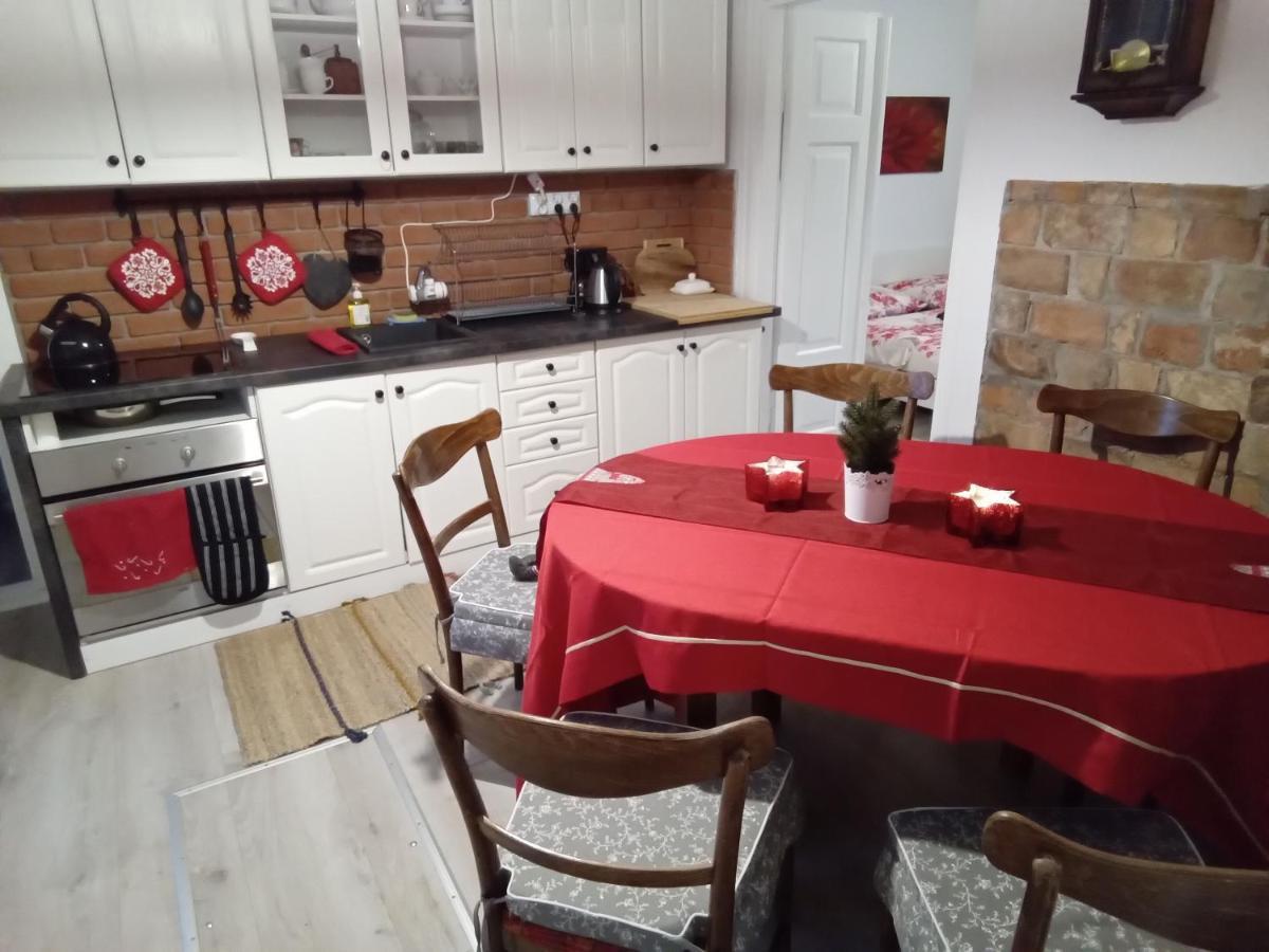 Domek U Kazi Sadowne Εξωτερικό φωτογραφία